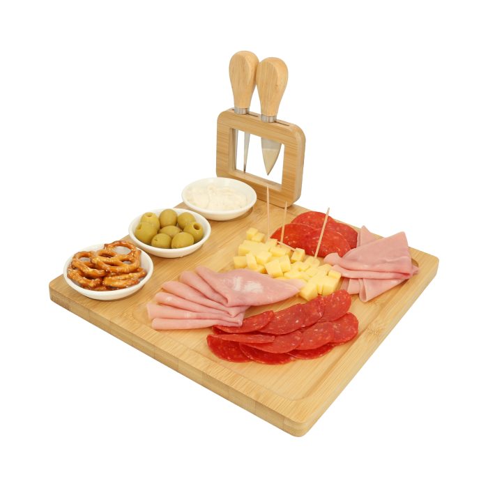Tabla de quesos que incluye 3 mini platos de cerámica, un tenedor para quesos y un cuchillo. BAMBU