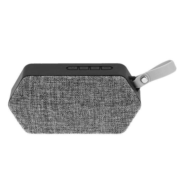 Mini bocina portátil, con correa, entrada USB, micro SD, bluetooth y radio FM, Incluye cable de carga y auxiliar. Batería recargable con duración de 4 hrs. NEGRO