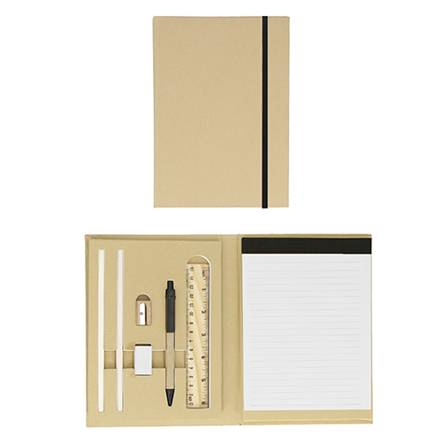 Set ecológico incluye: block de notas con 40 hojas rayadas, sacapuntas, goma, 2 lápices, pluma y regla de madera. CARTON